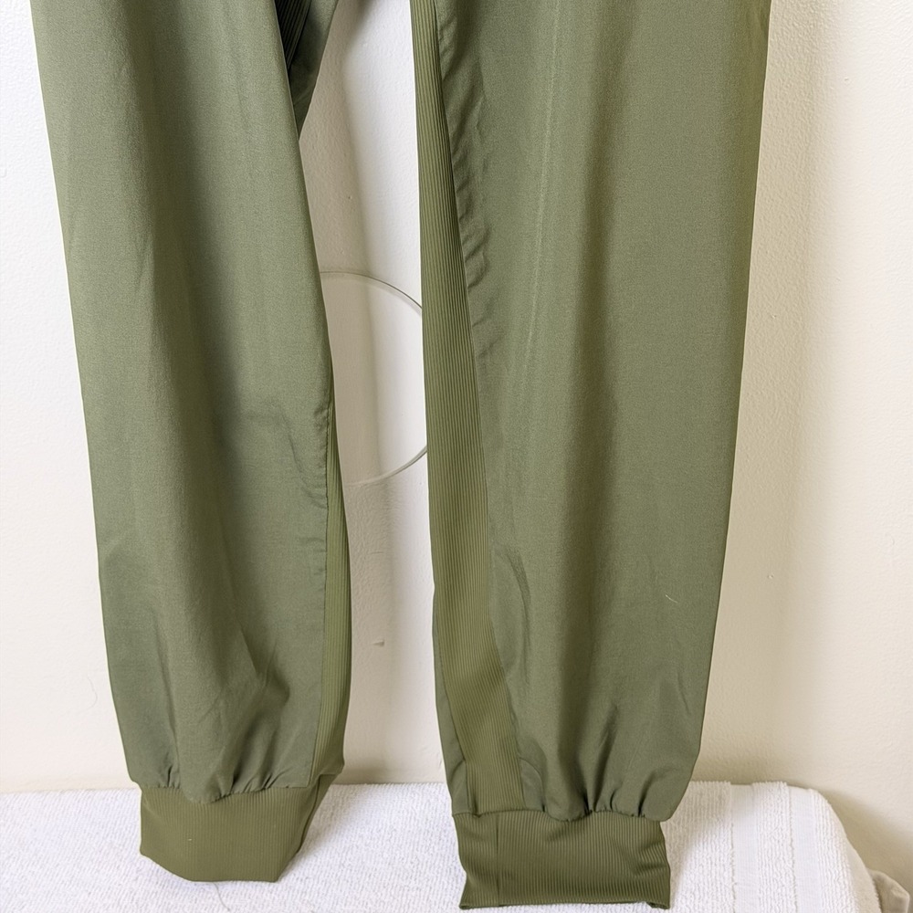 GAP Fit Women's Med Green Slicky Jogger Athleisure Training Pants Running - Picture 3 of 7